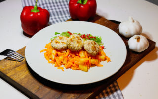 Kanapihvit porkkanasalaatilla