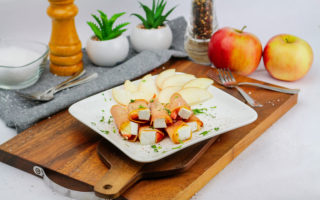 Kinkkuhyrrät homejuustolla ja omenoilla