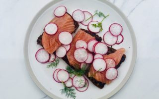 Leipä, lohi, retiisi